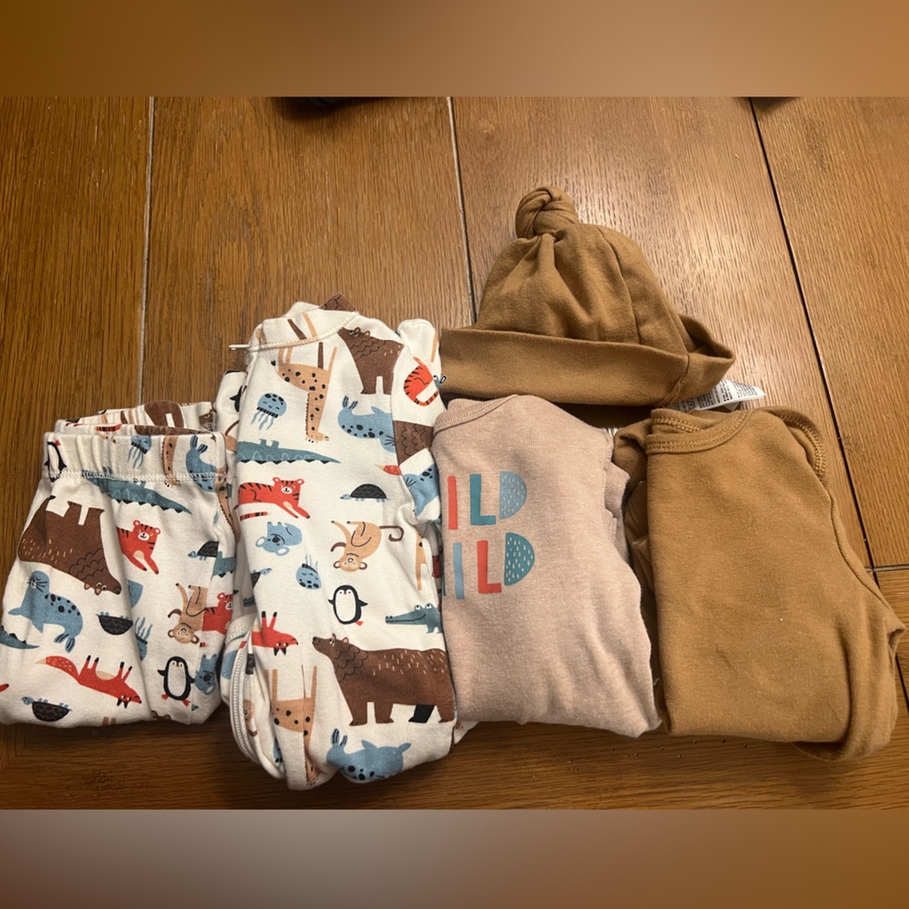 Infants 5 piece layette set
